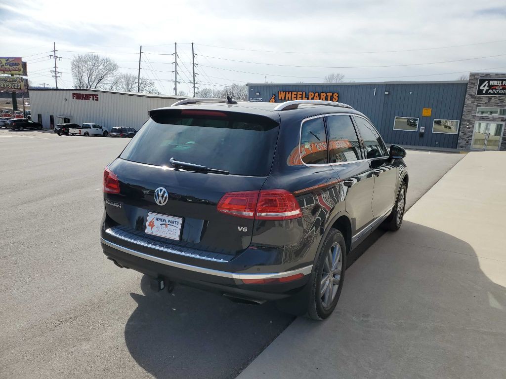 2016 Volkswagen Touareg Image 3