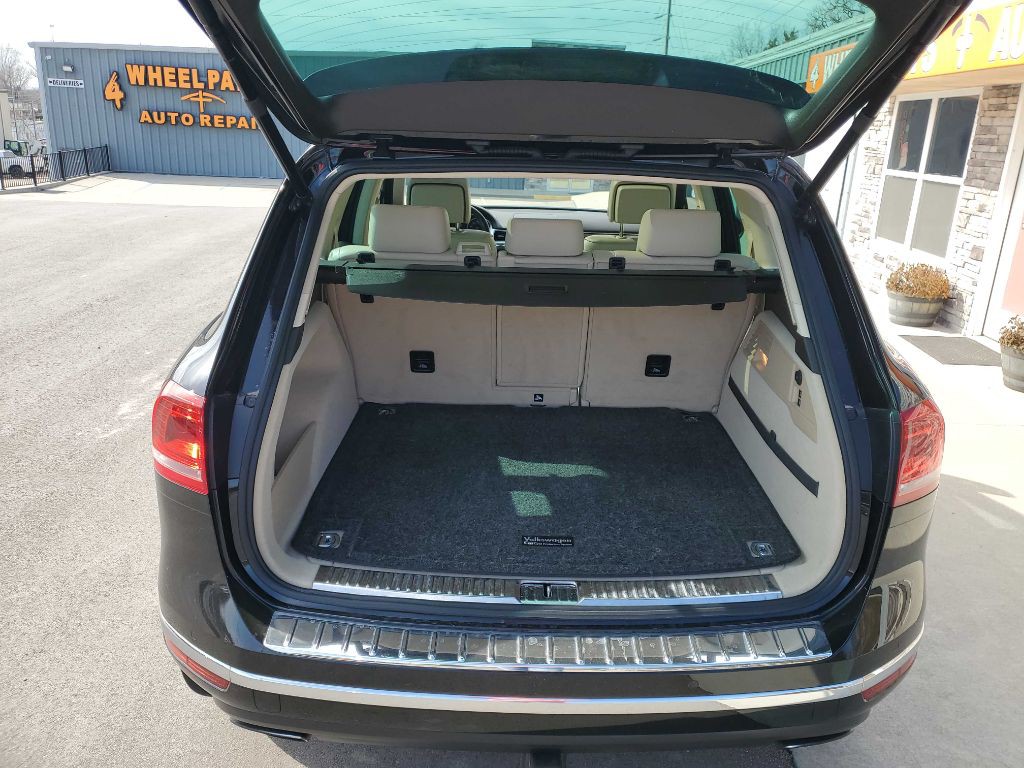 2016 Volkswagen Touareg Image 4