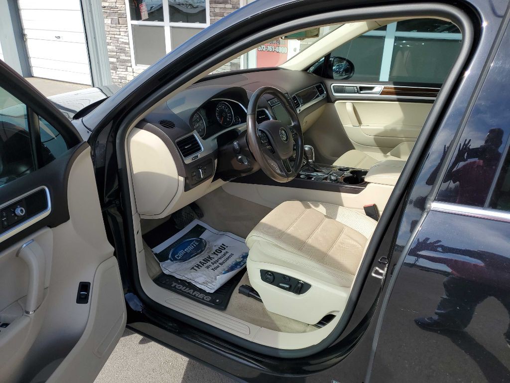 2016 Volkswagen Touareg Image 7