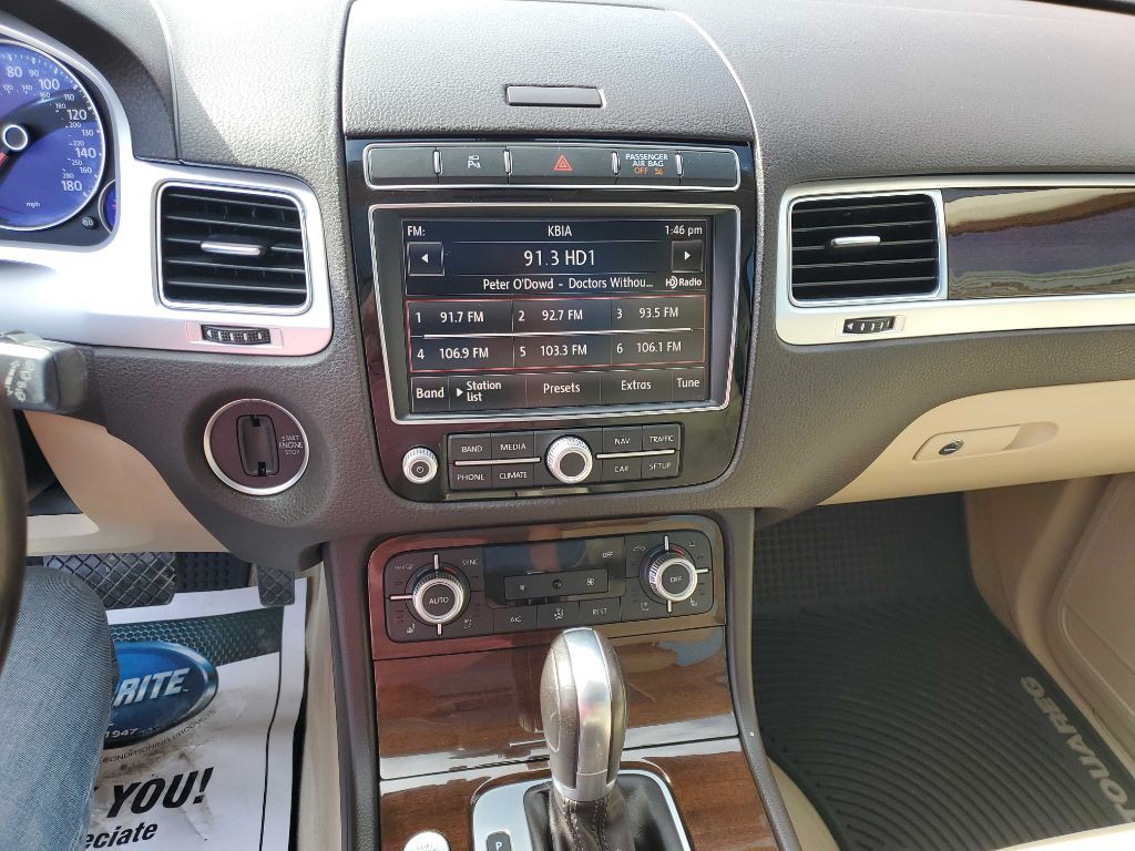 2016 Volkswagen Touareg Image 10
