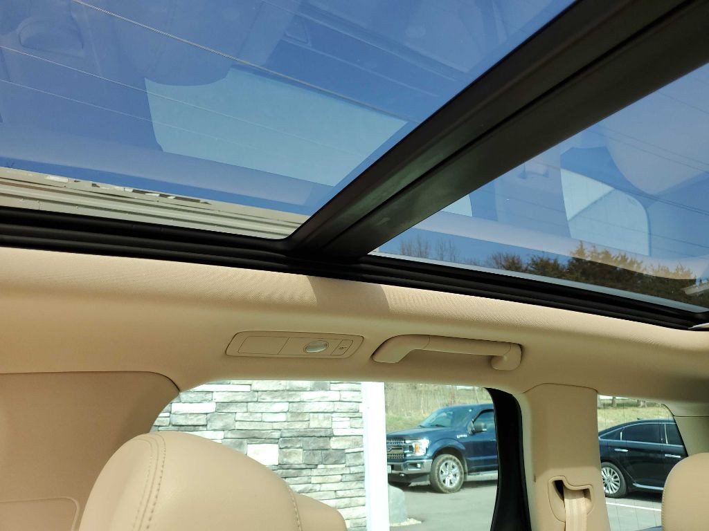 2016 Volkswagen Touareg Image 12