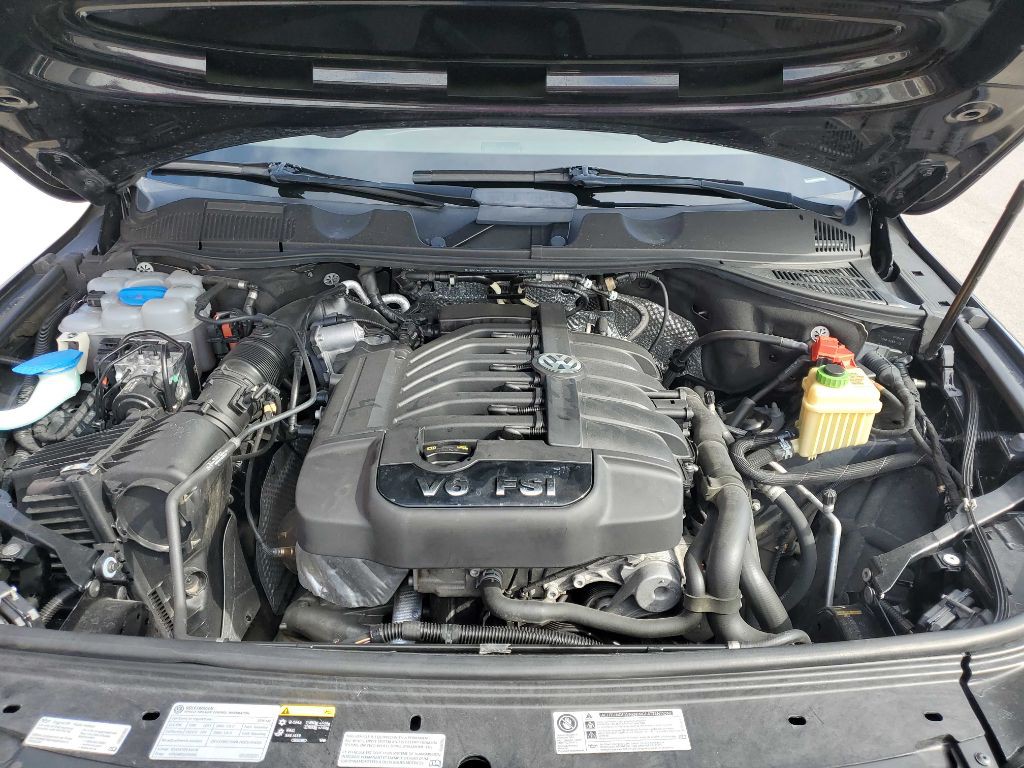 2016 Volkswagen Touareg Image 13