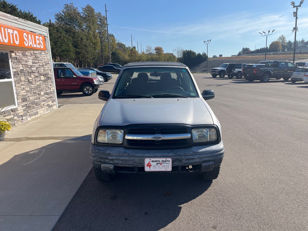 2001 Chevrolet Tracker Image 3