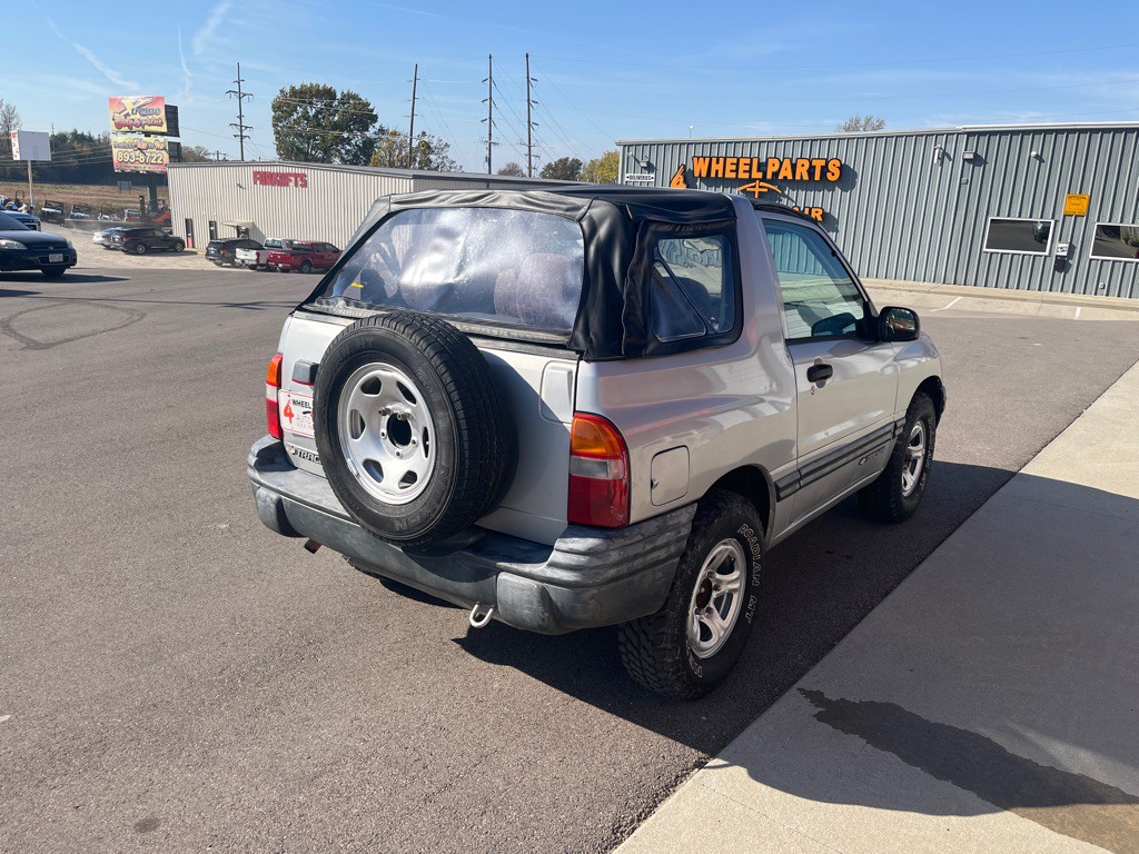 2001 Chevrolet Tracker Image 6