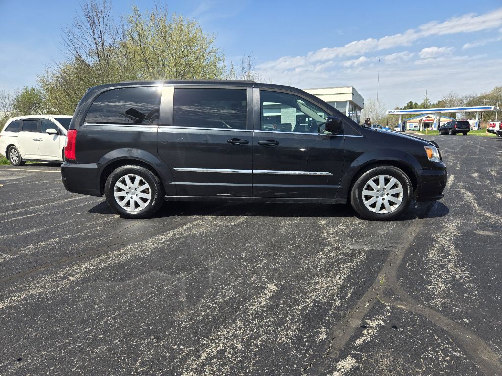 2015 Chrysler Town & Country Image 5