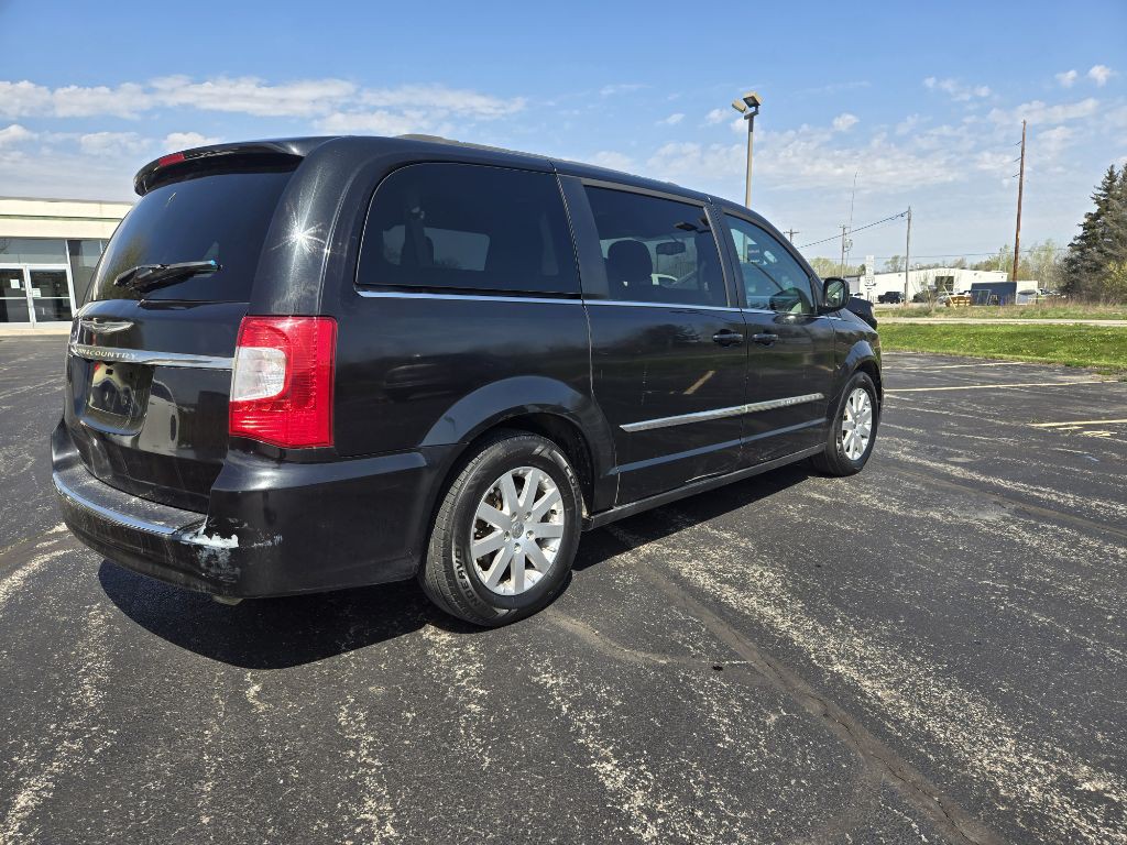 2015 Chrysler Town & Country Image 6