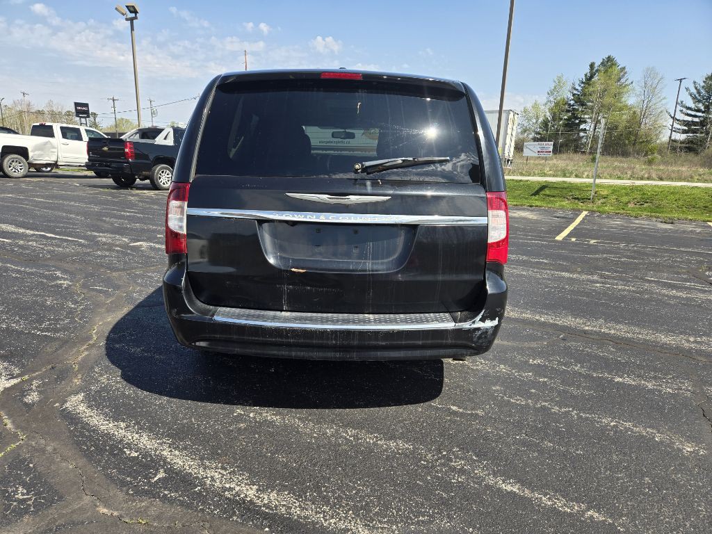 2015 Chrysler Town & Country Image 7