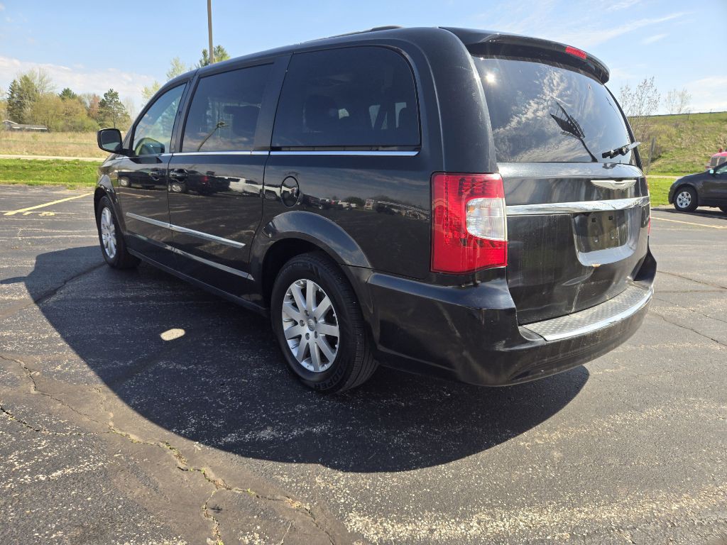 2015 Chrysler Town & Country Image 8
