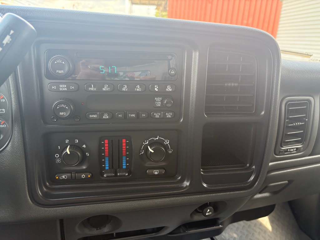 2005 Chevrolet Silverado 1500 Image 16
