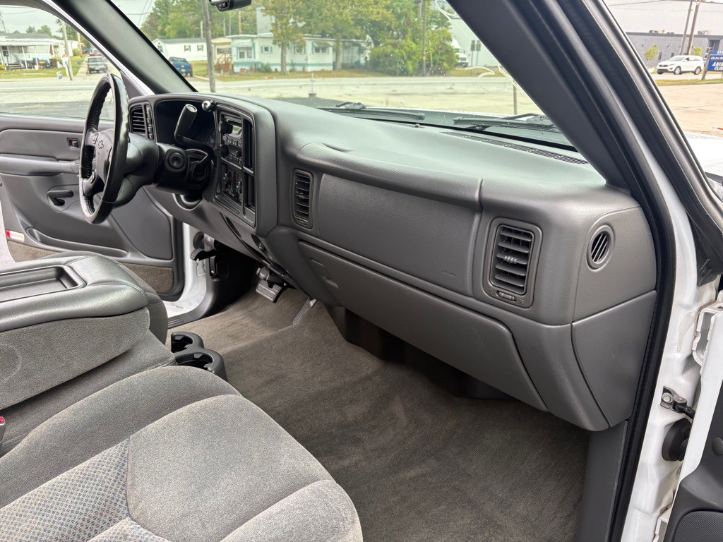 2005 Chevrolet Silverado 1500 Image 23