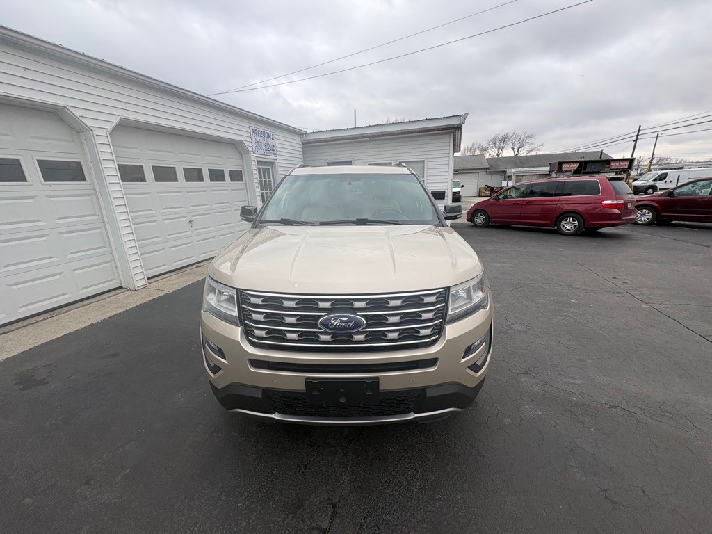 2017 Ford Explorer Image 2