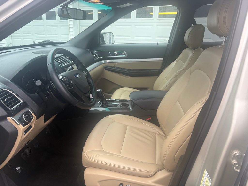 2017 Ford Explorer Image 9