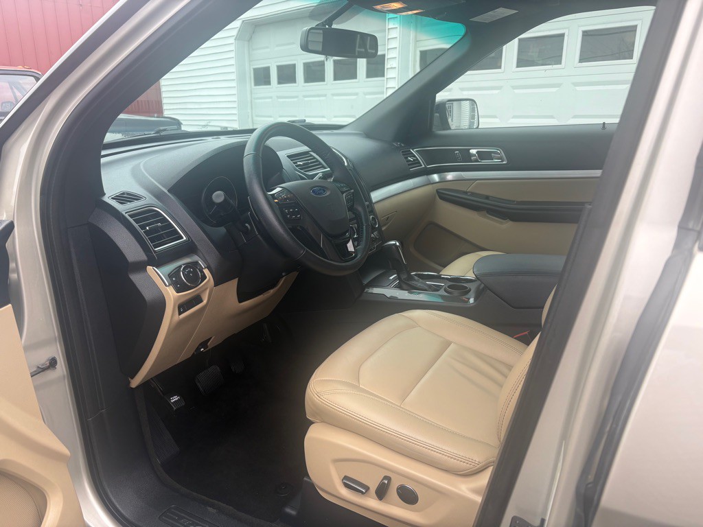 2017 Ford Explorer Image 10