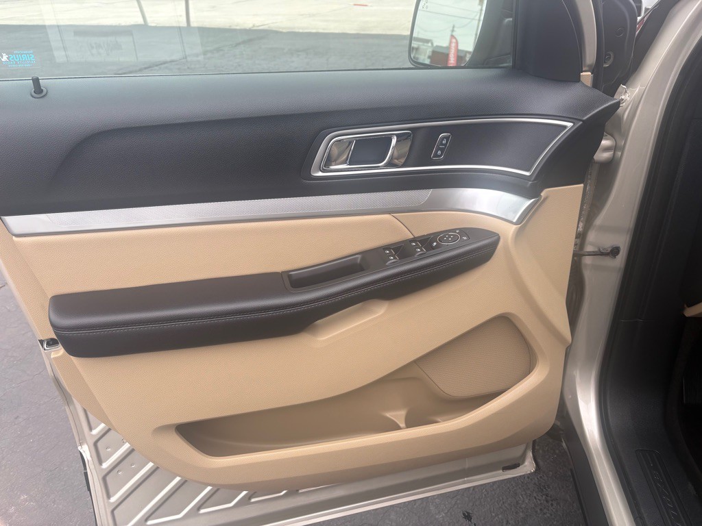 2017 Ford Explorer Image 11