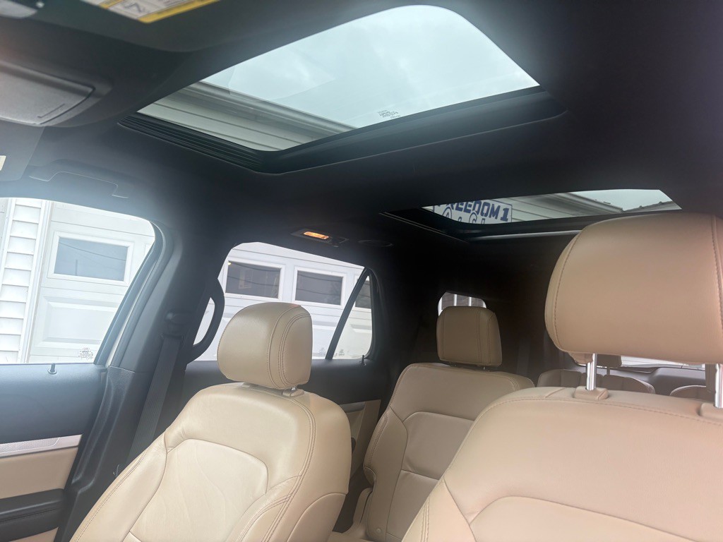 2017 Ford Explorer Image 12