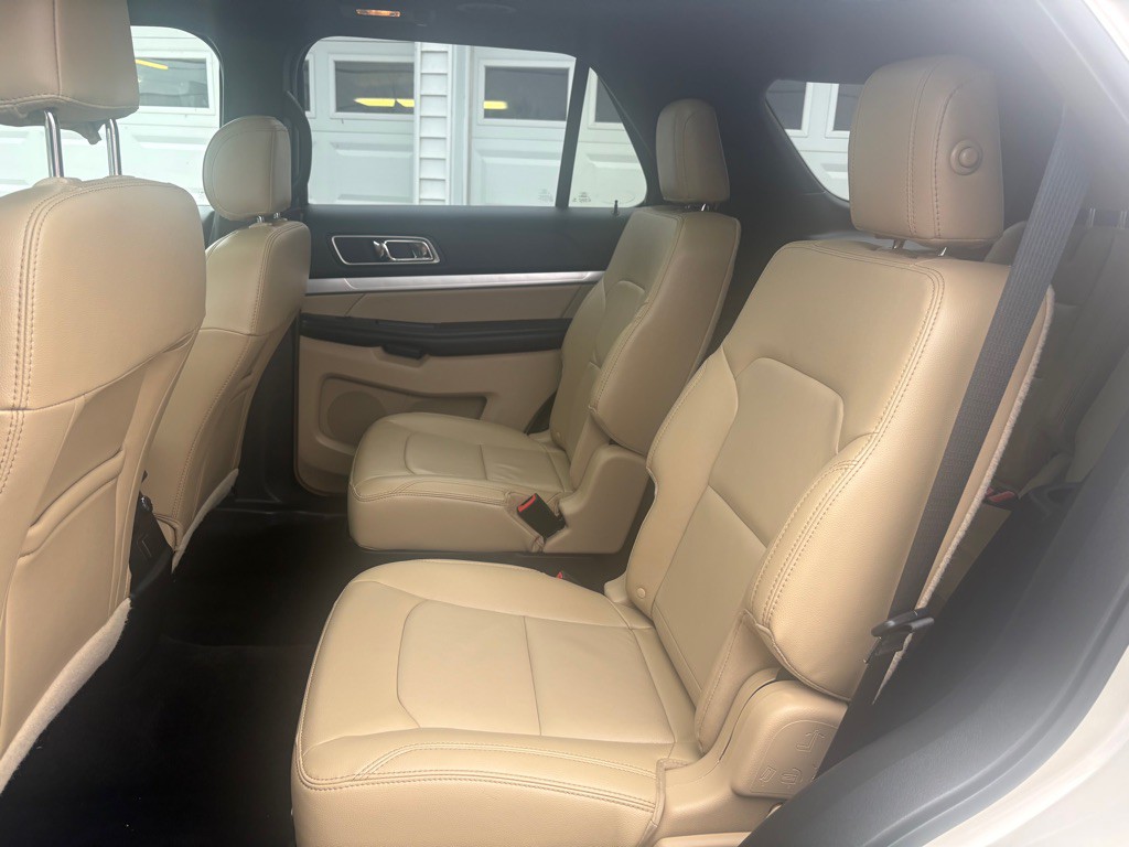 2017 Ford Explorer Image 14