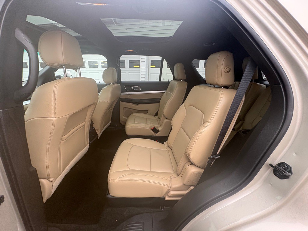 2017 Ford Explorer Image 15