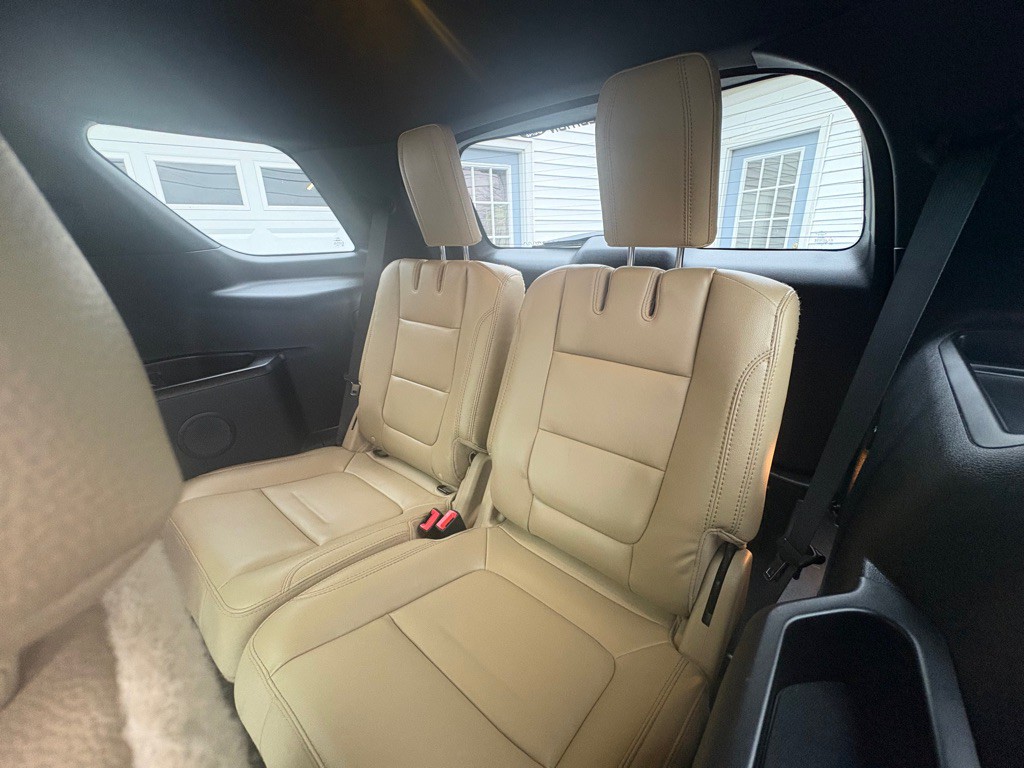 2017 Ford Explorer Image 16