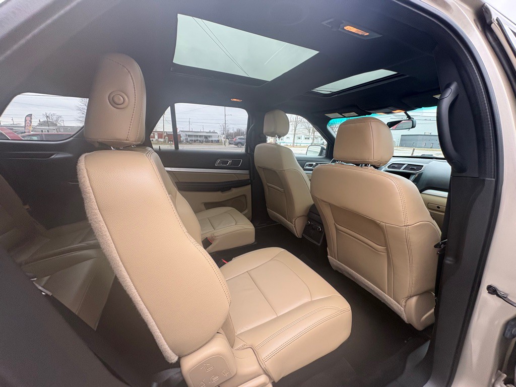 2017 Ford Explorer Image 17