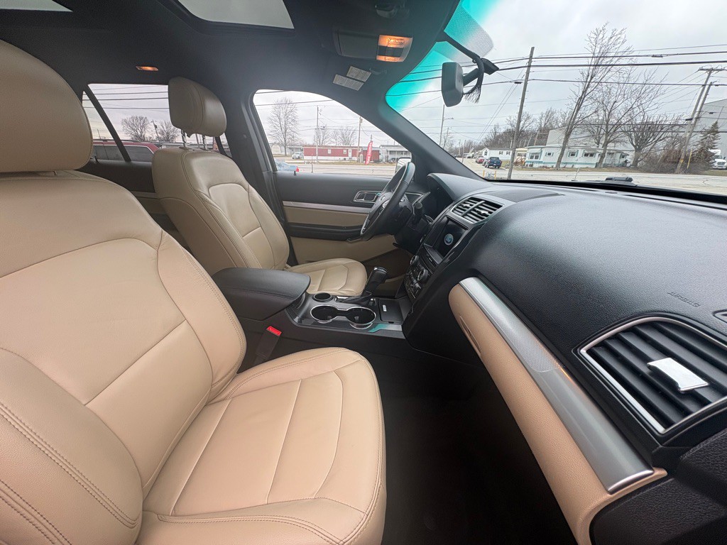 2017 Ford Explorer Image 21