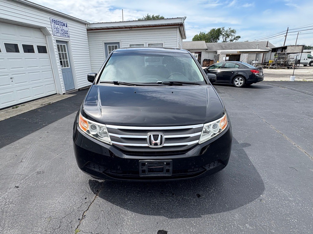 2011 Honda Odyssey Image 2