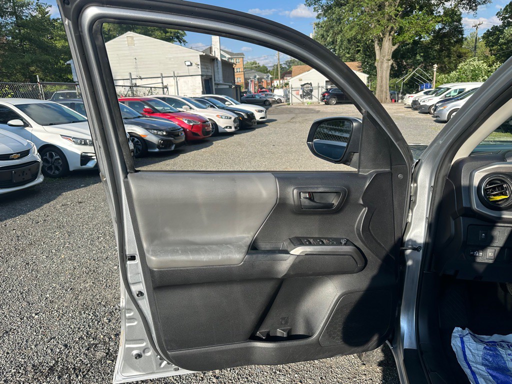 2021 Toyota Tacoma Image 17