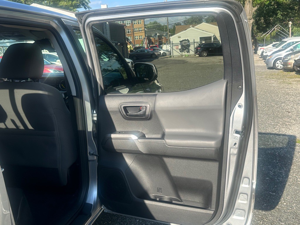 2021 Toyota Tacoma Image 33