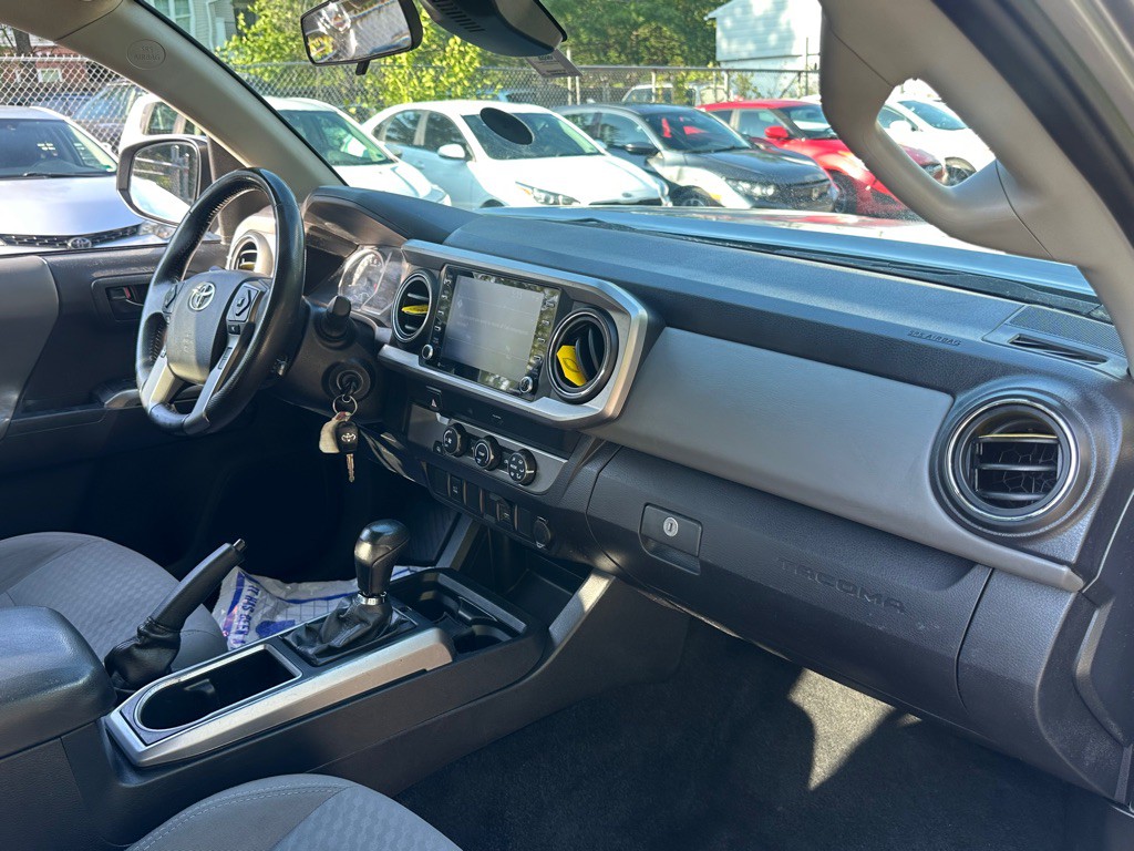 2021 Toyota Tacoma Image 35