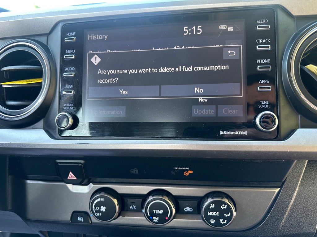 2021 Toyota Tacoma Image 38