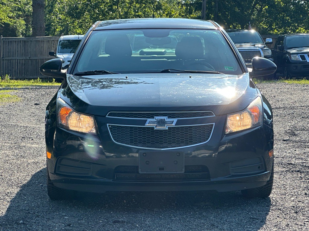 2014 Chevrolet Cruze Image 2
