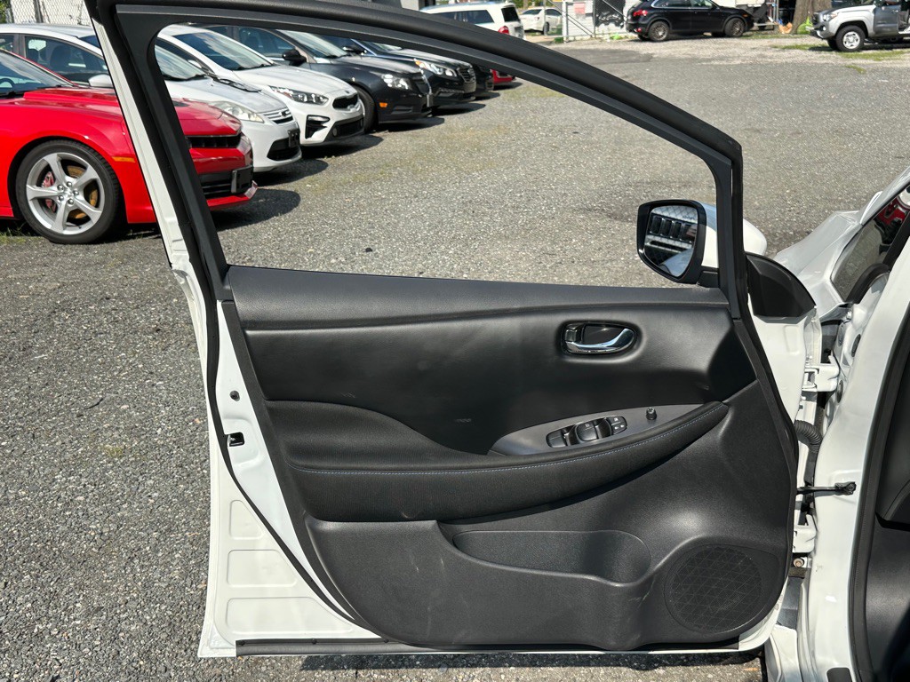 2024 Nissan Leaf Image 16