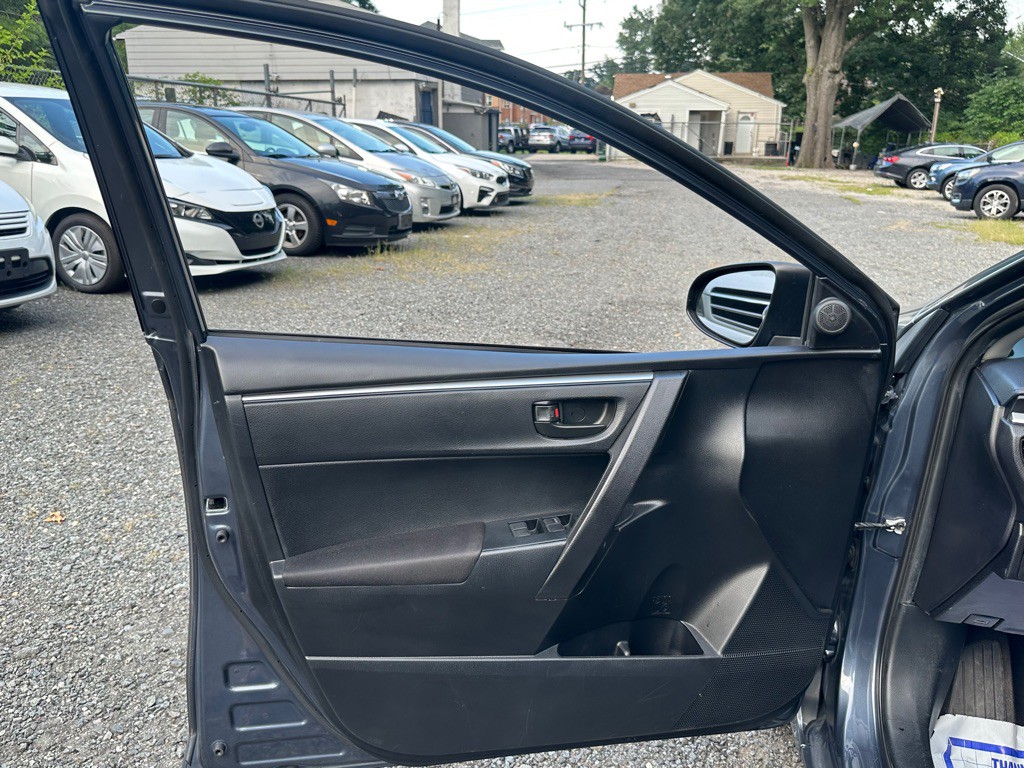 2016 Toyota Corolla Image 16