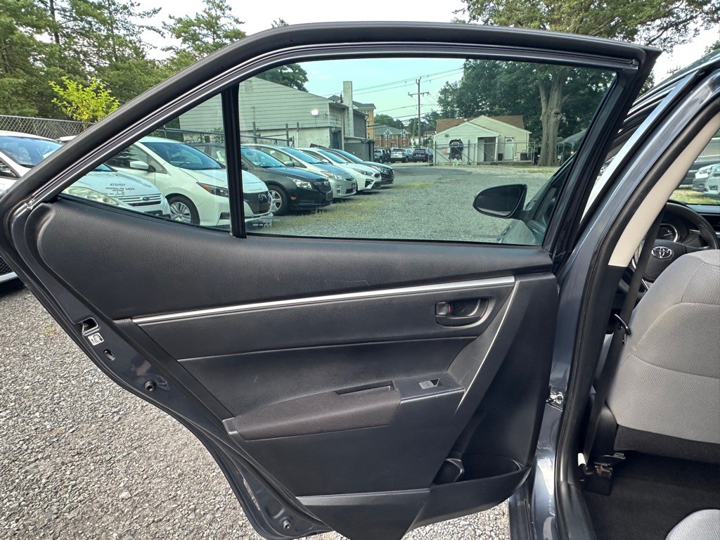 2016 Toyota Corolla Image 19