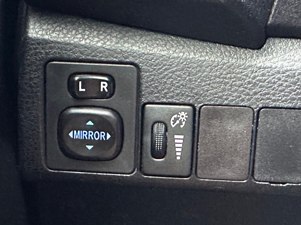 2016 Toyota Corolla Image 32