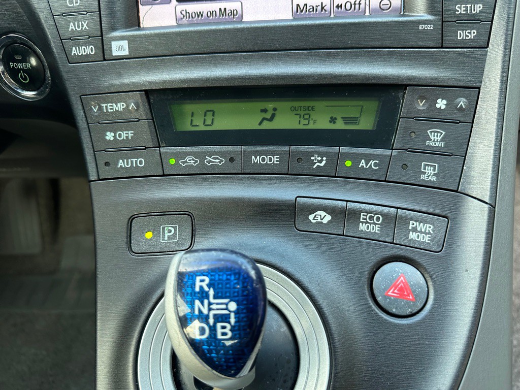 2010 Toyota Prius Image 28