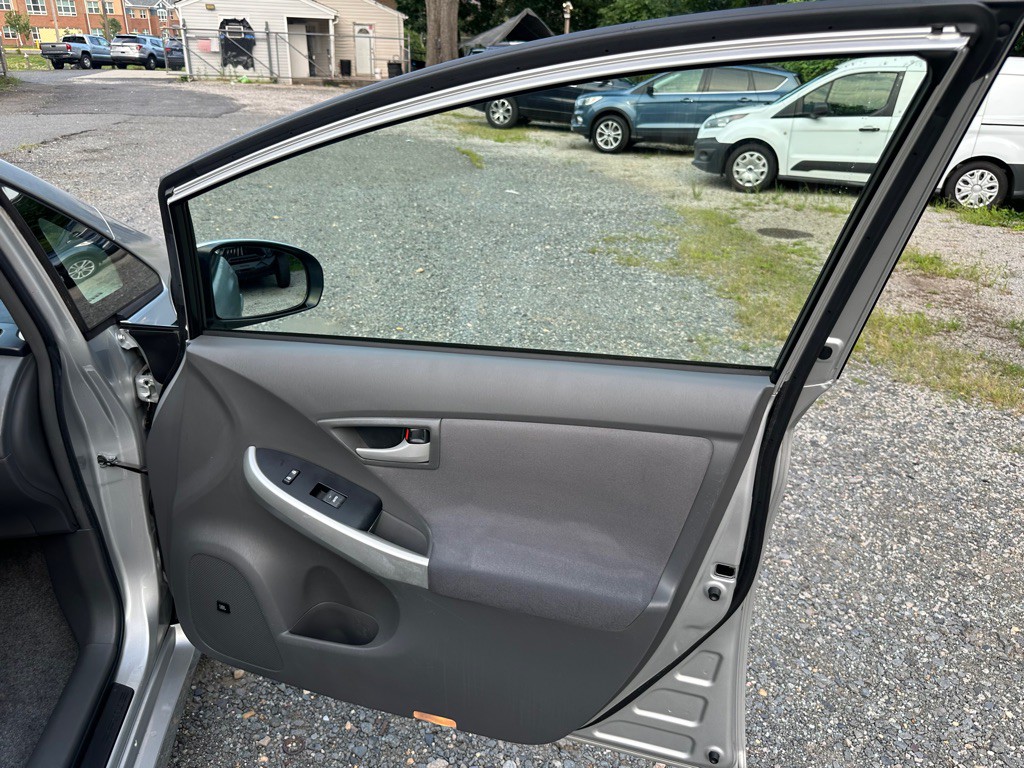 2010 Toyota Prius Image 32
