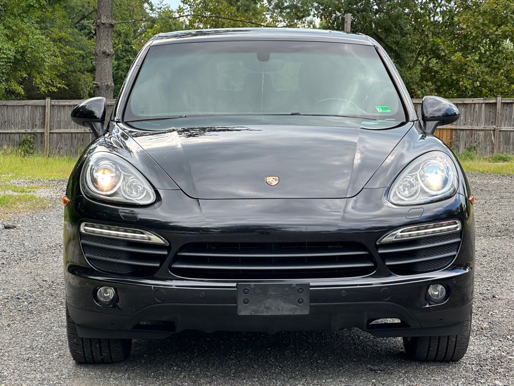 2011 Porsche Cayenne Image 2