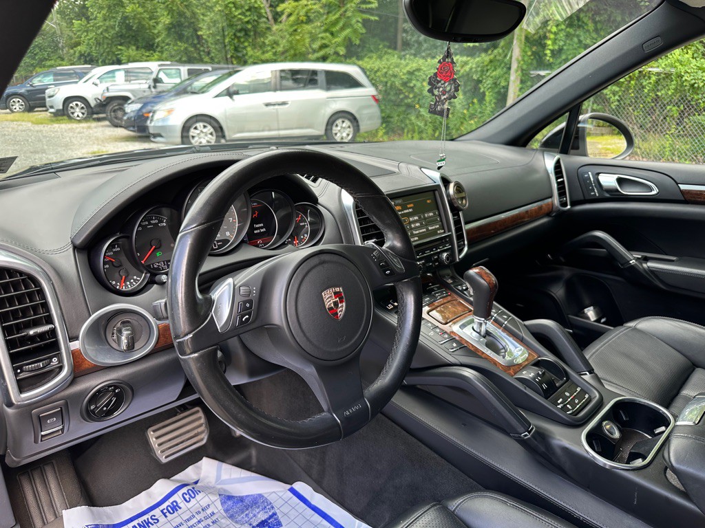 2011 Porsche Cayenne Image 13