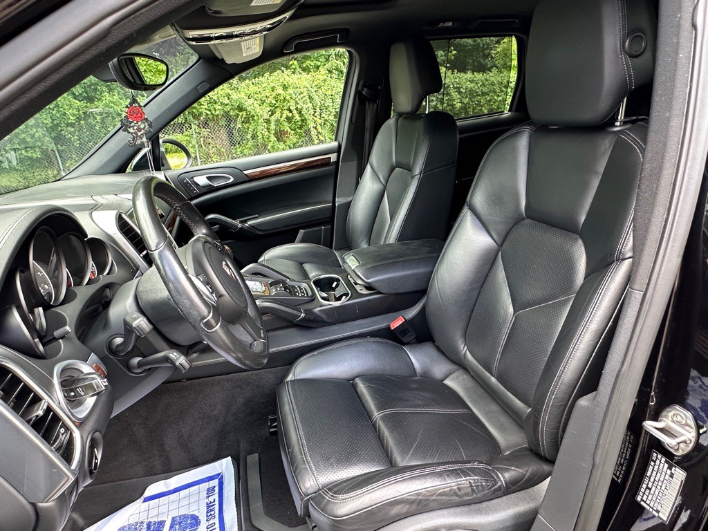 2011 Porsche Cayenne Image 14