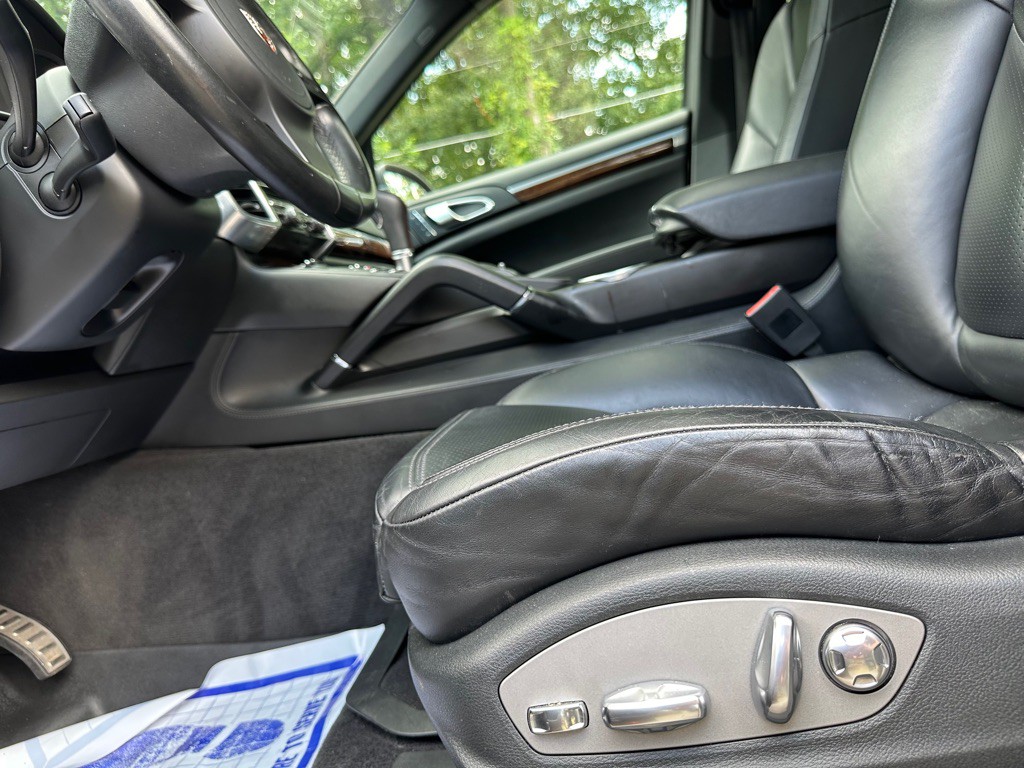 2011 Porsche Cayenne Image 16