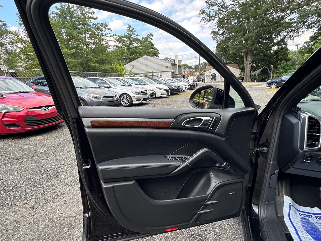 2011 Porsche Cayenne Image 17