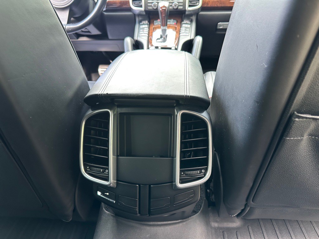 2011 Porsche Cayenne Image 24