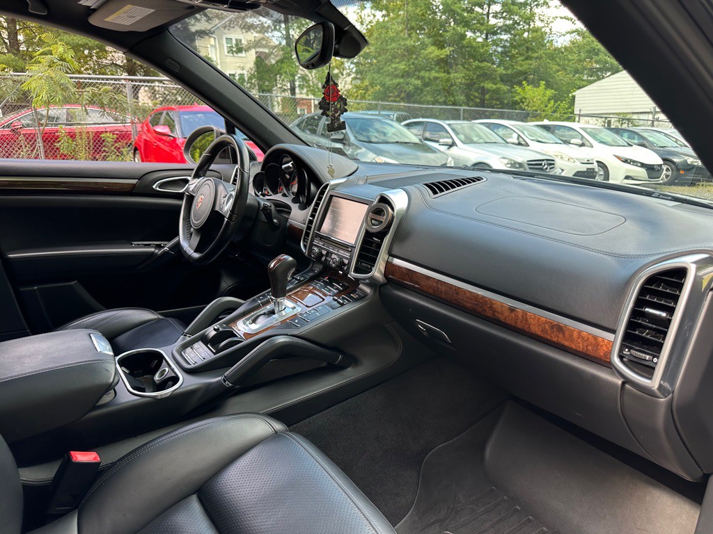 2011 Porsche Cayenne Image 30