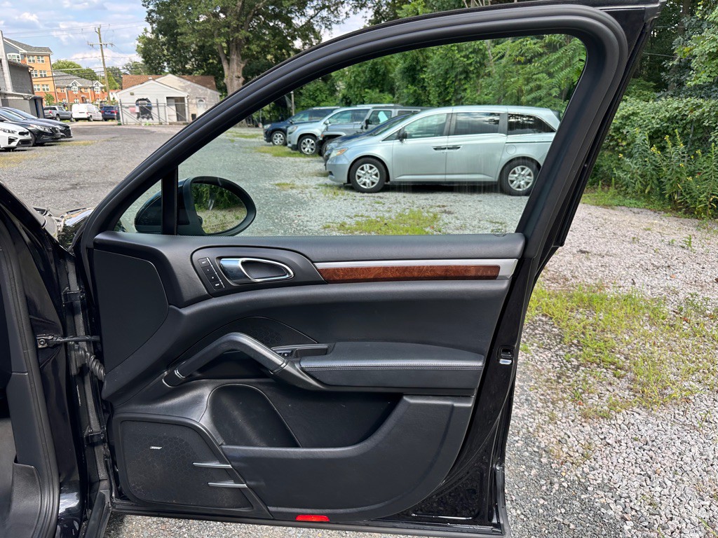 2011 Porsche Cayenne Image 32