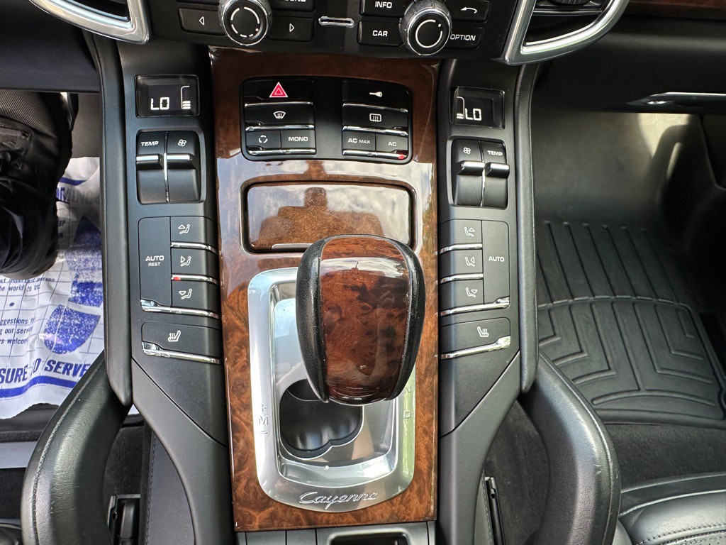 2011 Porsche Cayenne Image 36