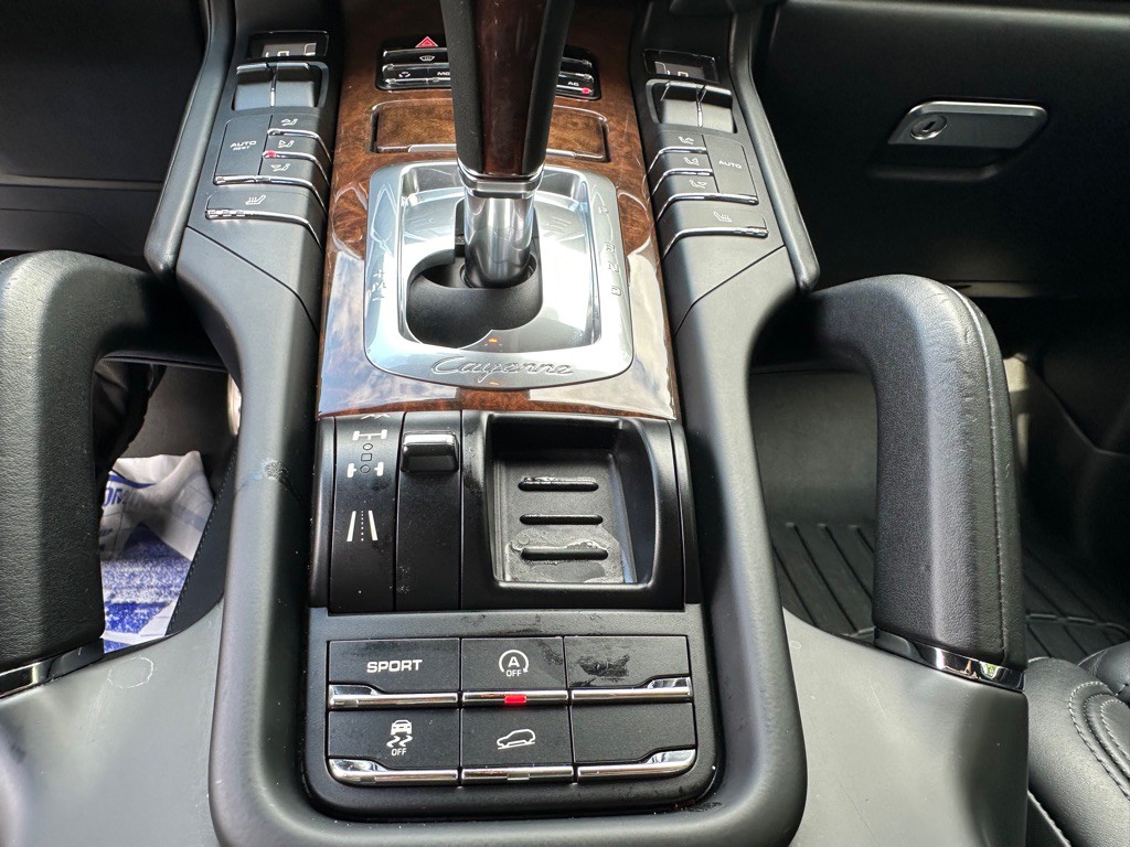 2011 Porsche Cayenne Image 37
