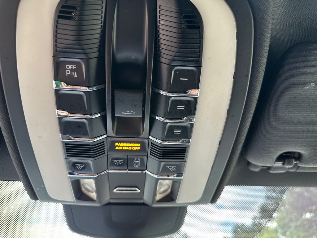2011 Porsche Cayenne Image 39