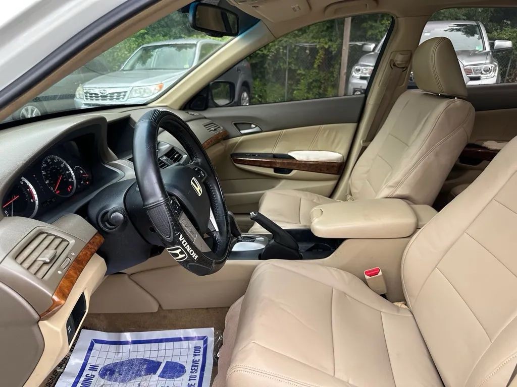 2009 Honda Accord Image 17