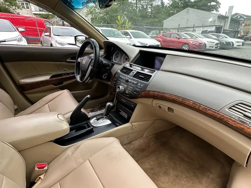 2009 Honda Accord Image 28