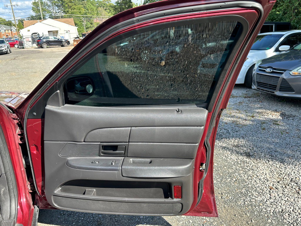 2008 Ford Crown Victoria Image 25